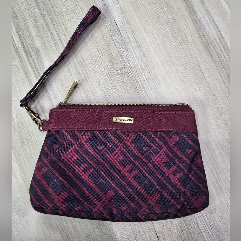 Travelon RFID blocking wristlet clutch wallet Maroon And Navy